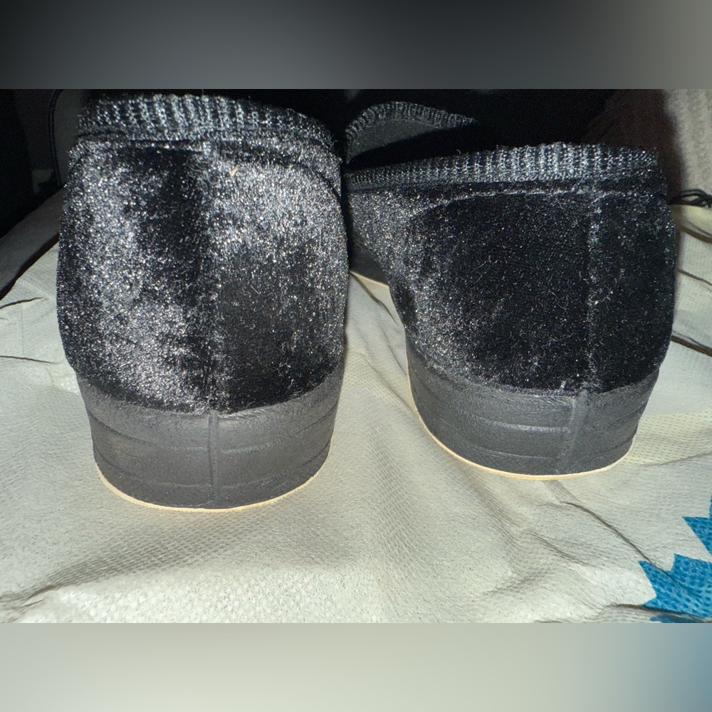 Foamtreads Black Velvety Slippers - Picture 11 of 15